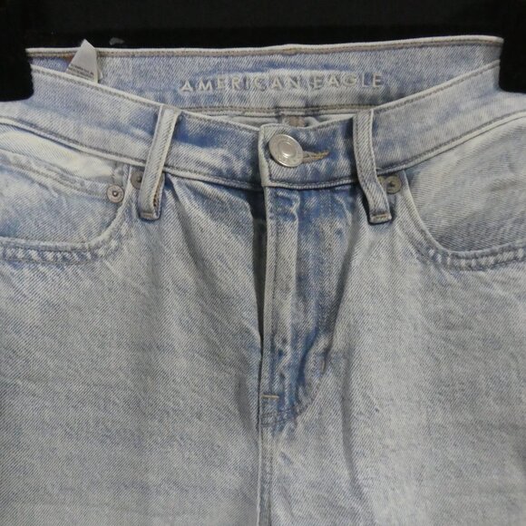 AMERICAN EAGLE | size 2 - short | Light Wash Straight Leg Jeans - Picture 4 of 16